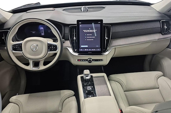 Volvo XC90 18 of 30