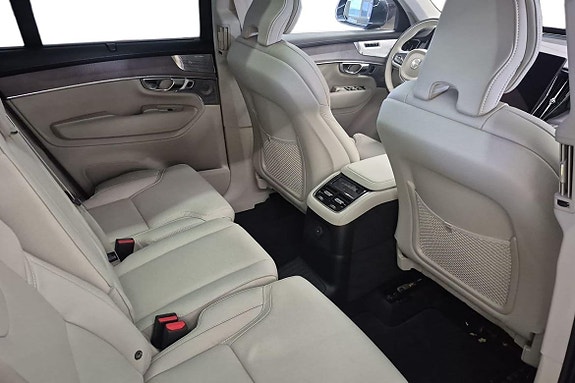 Volvo XC90 25 of 30