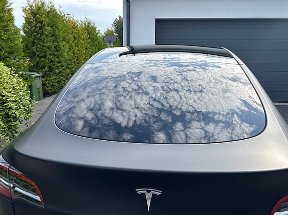 Tesla Model Y 9 of 10