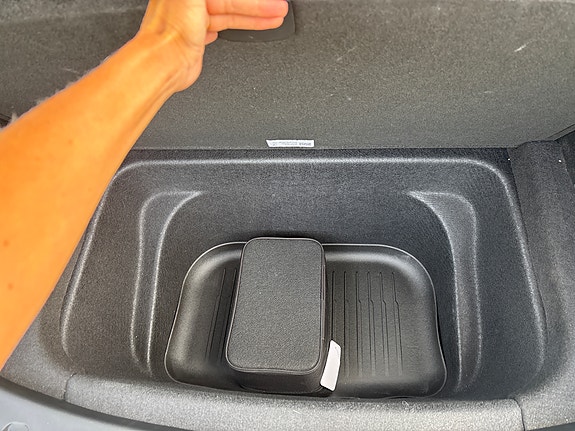 Tesla Model Y 8 of 10