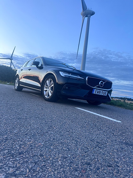 Volvo V60 2 of 9