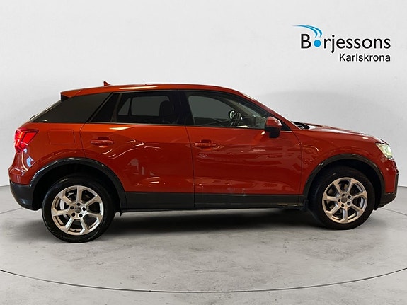 Audi Q2 2 of 19