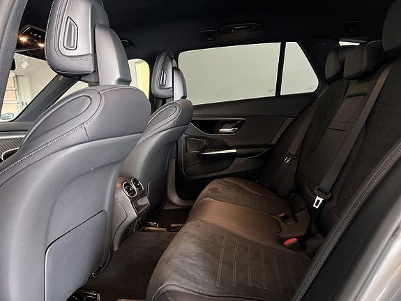 Mercedes-Benz C300 6 of 17