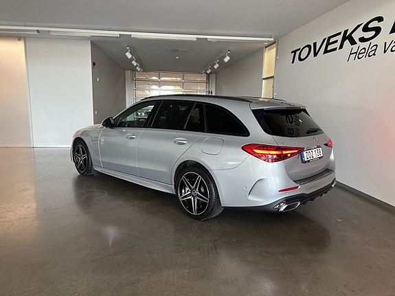 Mercedes-Benz C300 2 of 17