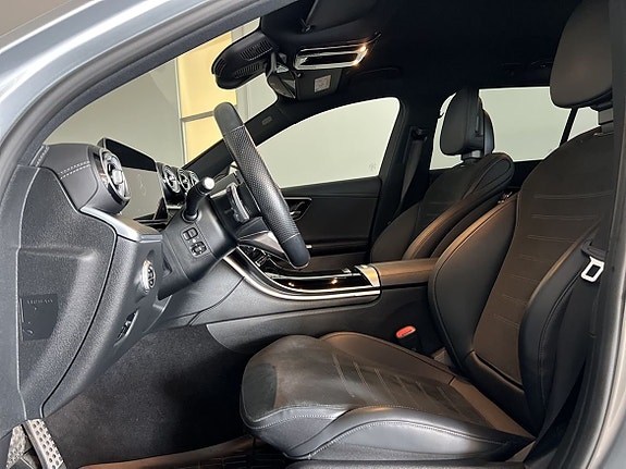 Mercedes-Benz C300 8 of 17