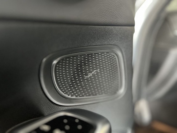 Mercedes-Benz C300 10 of 17