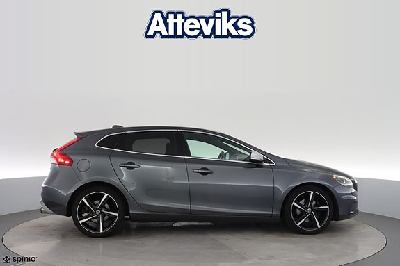Volvo V40 2 of 27