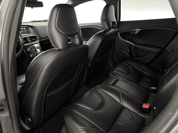Volvo V40 19 of 27