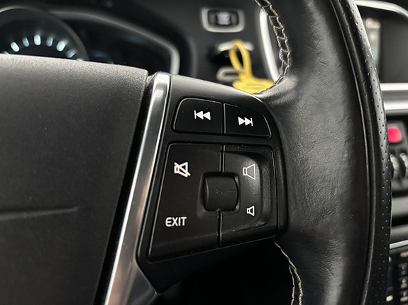 Volvo V40 8 of 27