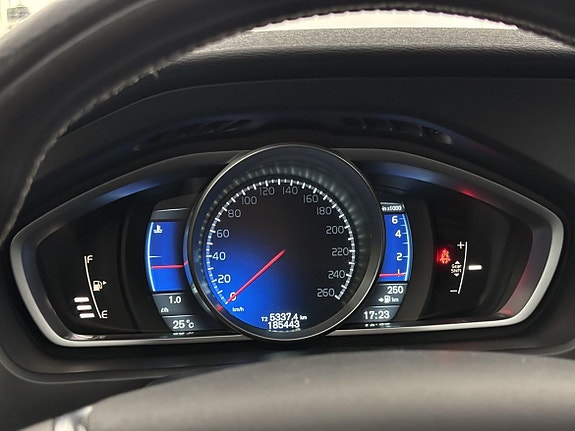 Volvo V40 10 of 27