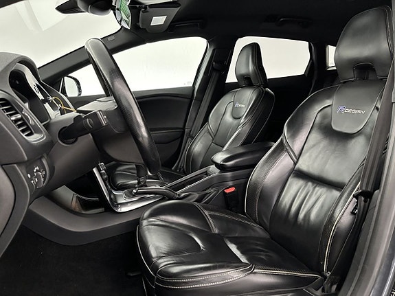 Volvo V40 17 of 27