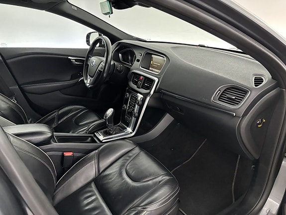 Volvo V40 23 of 27
