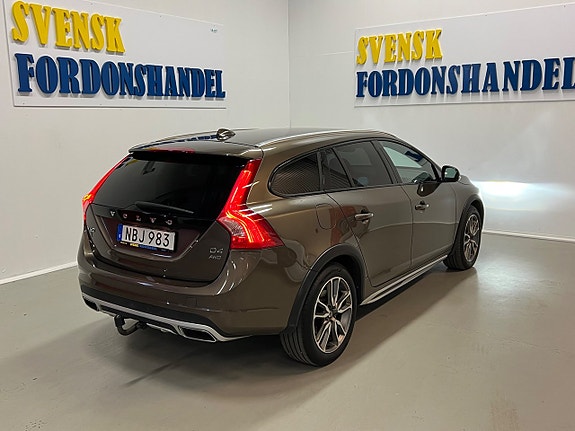 Volvo V60 Cross Country 6 of 30