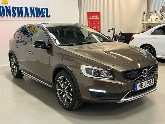 Volvo V60 Cross Country 4 of 30
