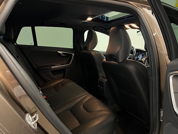 Volvo V60 Cross Country 18 of 30