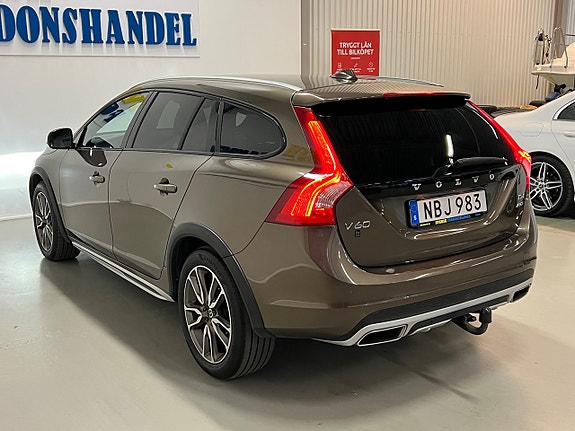 Volvo V60 Cross Country 8 of 30