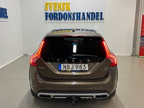 Volvo V60 Cross Country 7 of 30