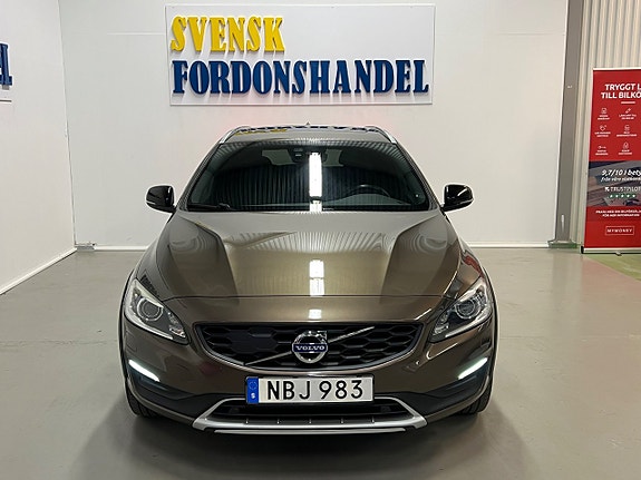 Volvo V60 Cross Country 3 of 30