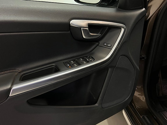 Volvo V60 Cross Country 16 of 30