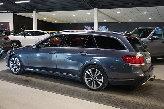 Mercedes-Benz E220 2 of 5