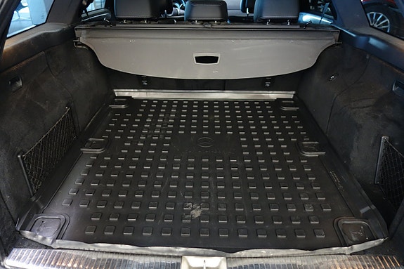 Mercedes-Benz E220 5 of 5