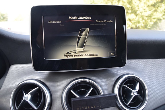 Mercedes-Benz CLA200 12 of 22