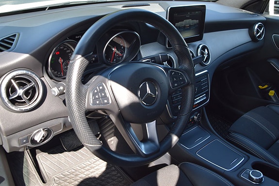 Mercedes-Benz CLA200 18 of 22