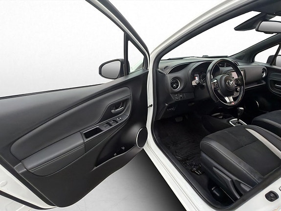Toyota Yaris 10 of 30