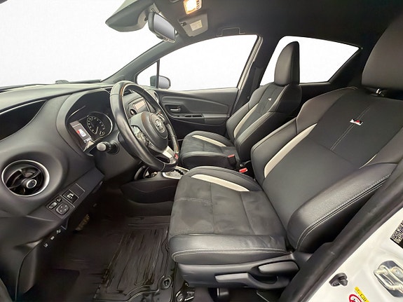 Toyota Yaris 11 of 30