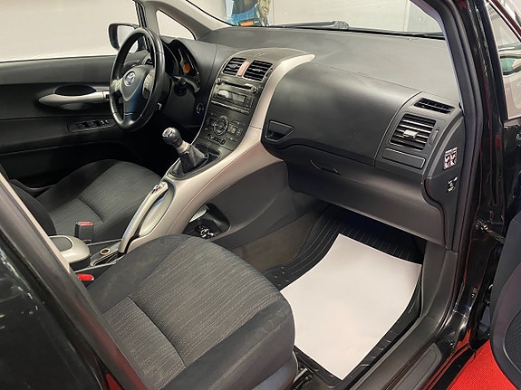 Toyota Auris 9 of 20