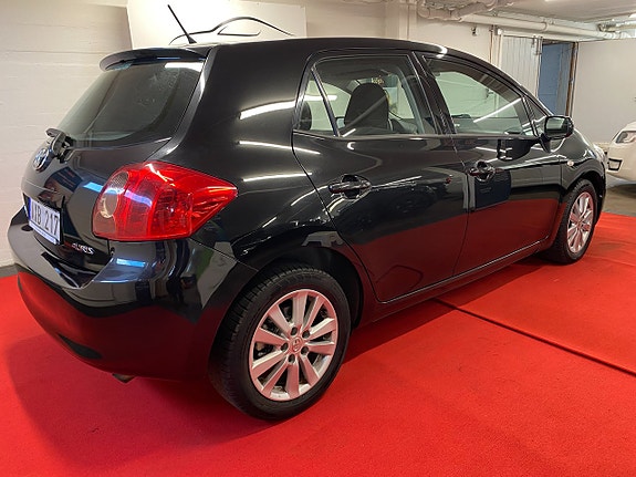 Toyota Auris 7 of 20