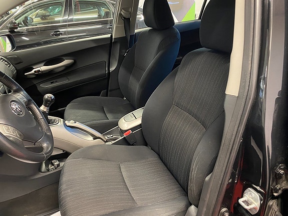 Toyota Auris 12 of 20