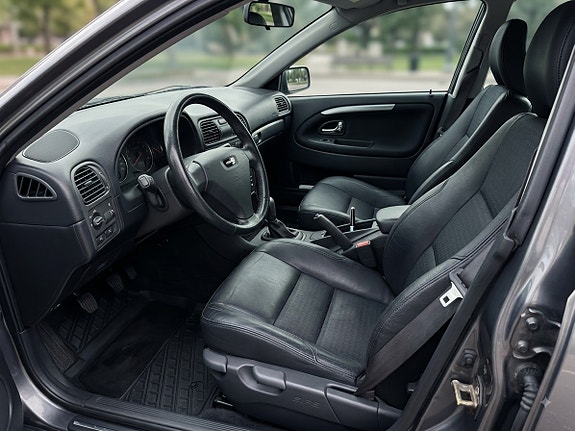 Volvo V40 4 of 5