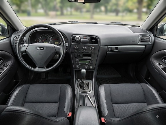 Volvo V40 3 of 5
