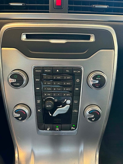 Volvo V70 9 of 21