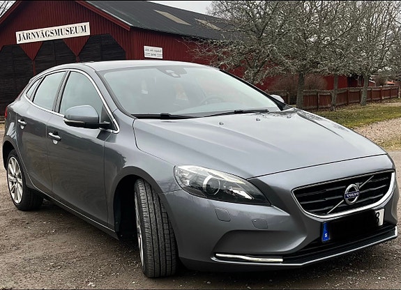 Volvo V40 3 of 8