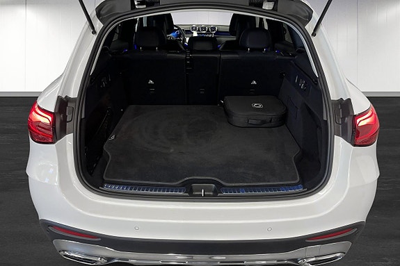 Mercedes-Benz GLC300 e 13 of 18