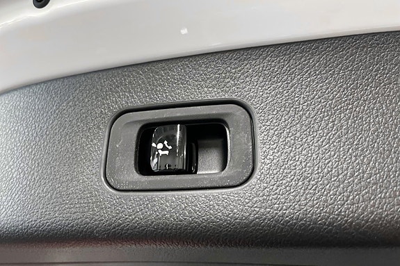 Mercedes-Benz GLC300 e 15 of 18