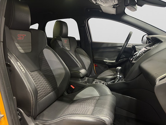 Ford Focus 9 of 17