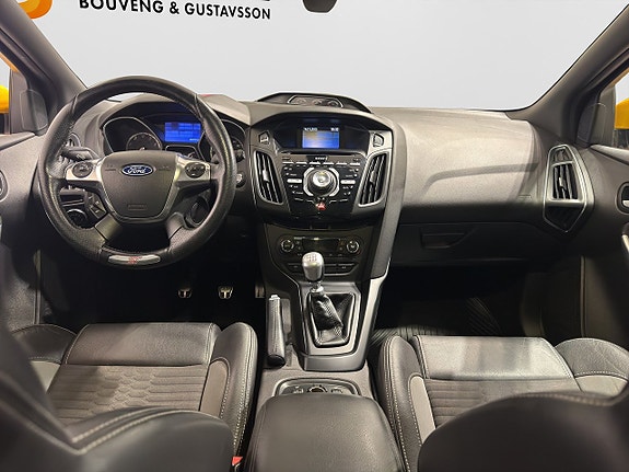 Ford Focus 12 of 17
