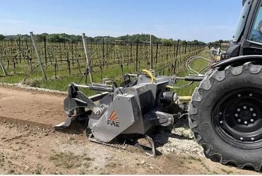 Förstärk och underhåll grus / skogsbilvägar med din traktor. 4 of 12
