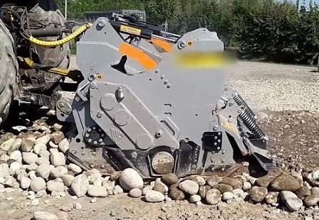 Förstärk och underhåll grus / skogsbilvägar med din traktor. 5 of 12