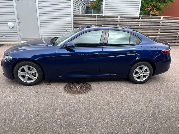 Alfa Romeo Giulia 3 of 11
