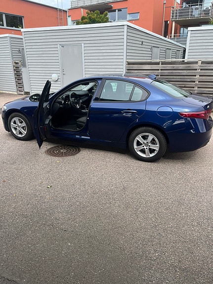 Alfa Romeo Giulia 4 of 11