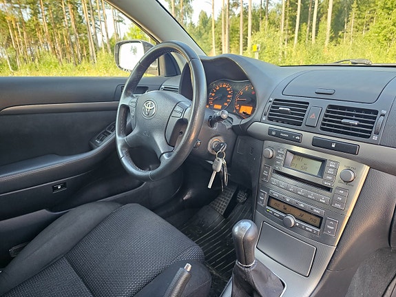 Toyota Avensis 6 of 7