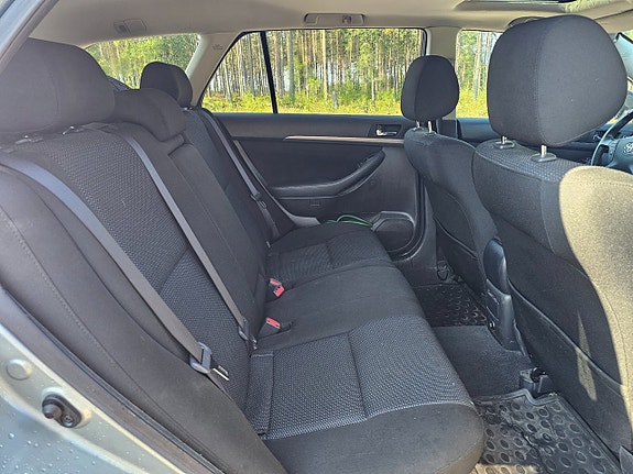 Toyota Avensis 7 of 7