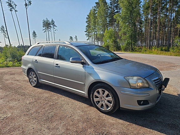Toyota Avensis 4 of 7