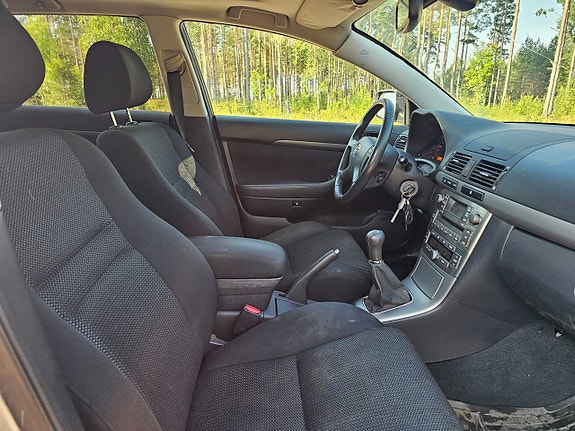 Toyota Avensis 5 of 7