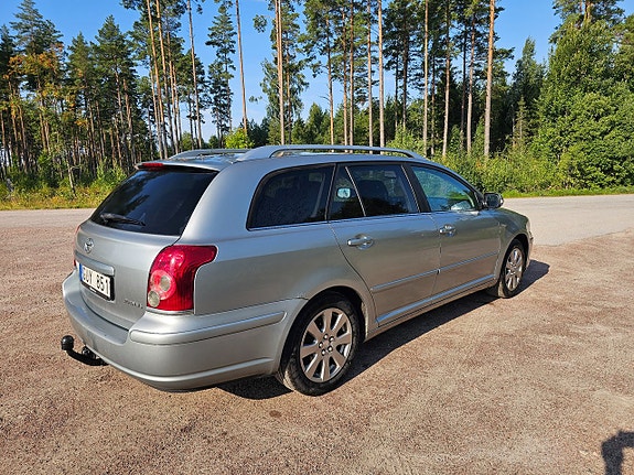 Toyota Avensis 3 of 7