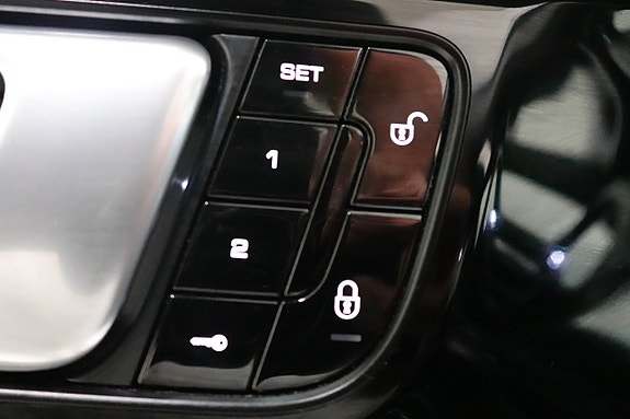 Porsche Panamera 4 12 of 30